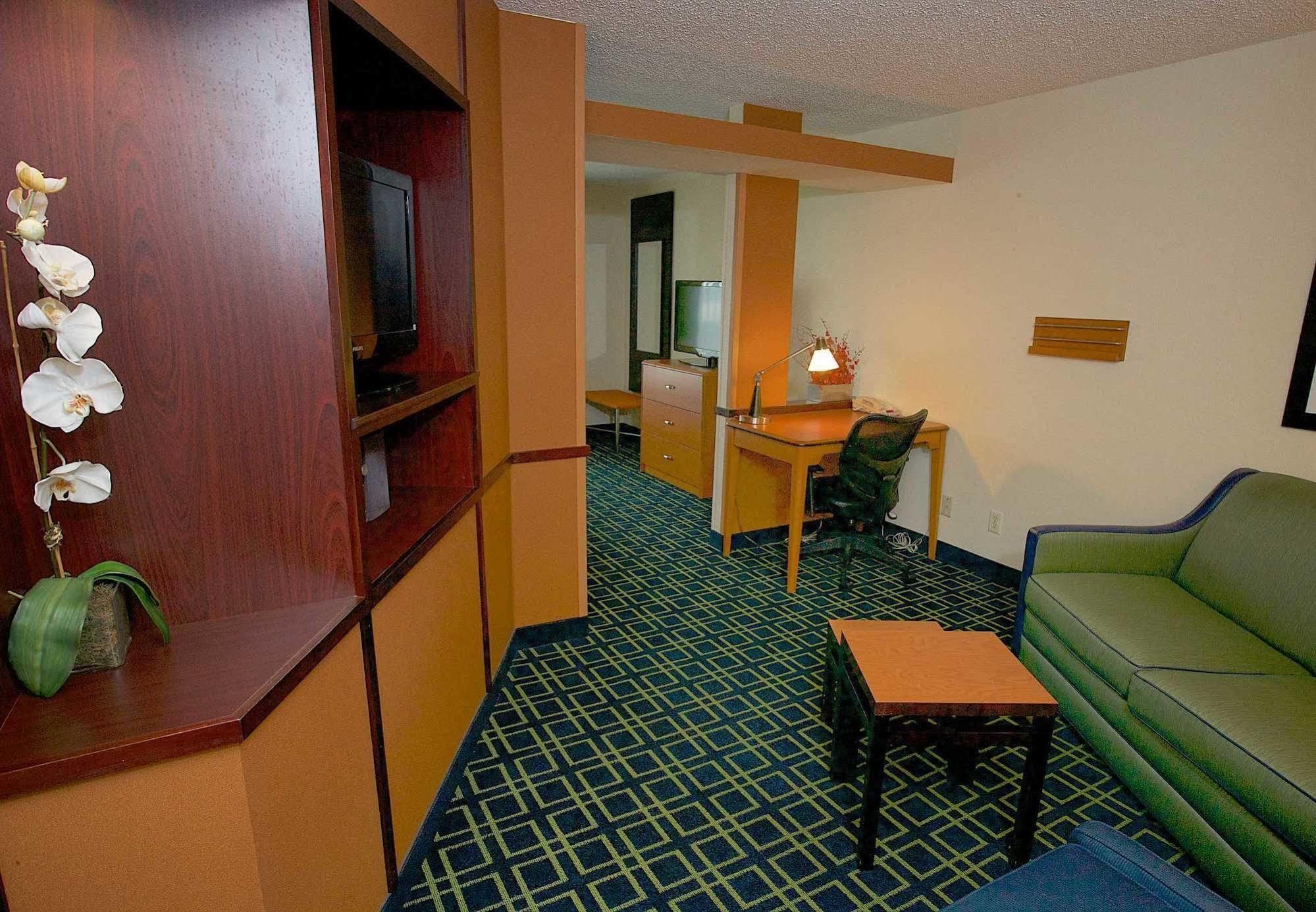 Fairfield Inn And Suites Beloit Exterior photo